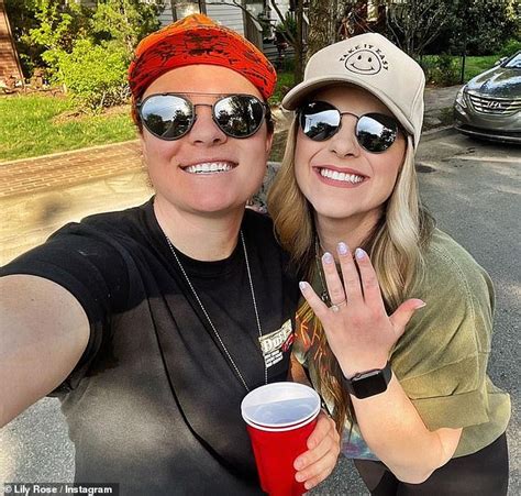 Country Star Lily Rose Is Engaged to Girlfriend Daira。